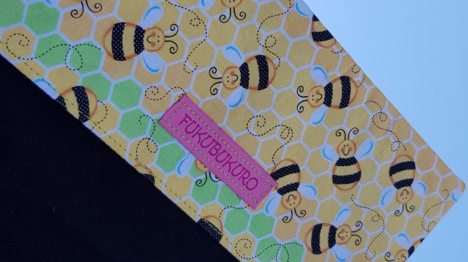 Protège carnet de santé gris perle / abeilles