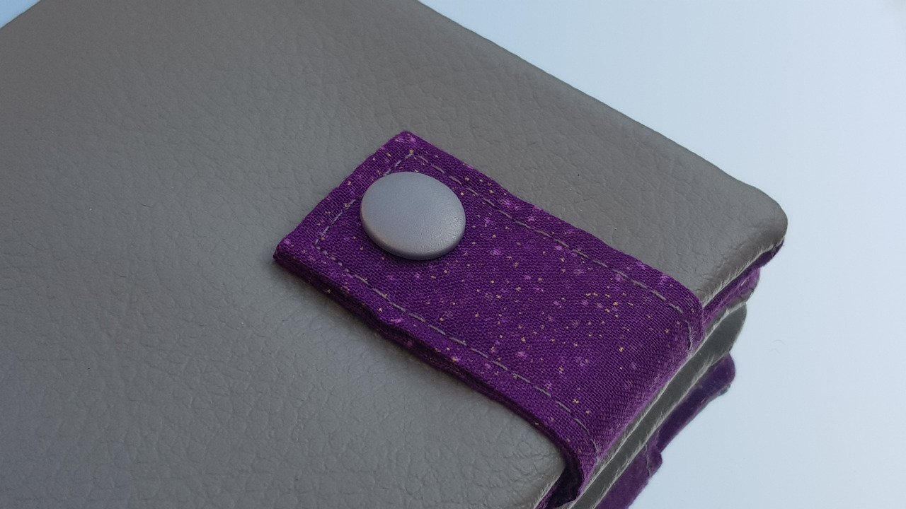 Pochette papiers d'identité ou à téléphone gris perle / violet